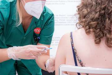  El Hospital ICOT Ciudad de Telde vacuna a 58 médicos MIR/TA.